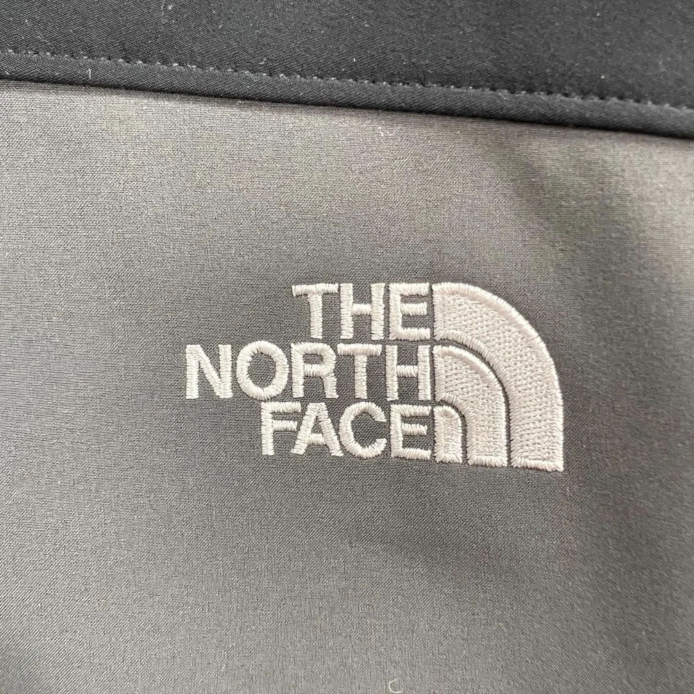 The North Face Jacket Mens Medium Black Gray Camping Hiking Performance Surf